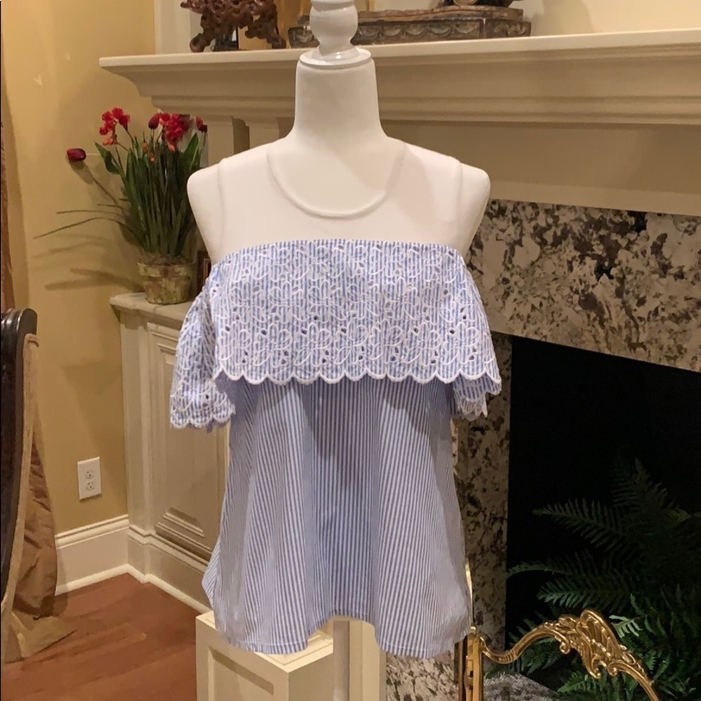 Sogi Blue And White Seersucker Cold Shoulder Top Size S‎